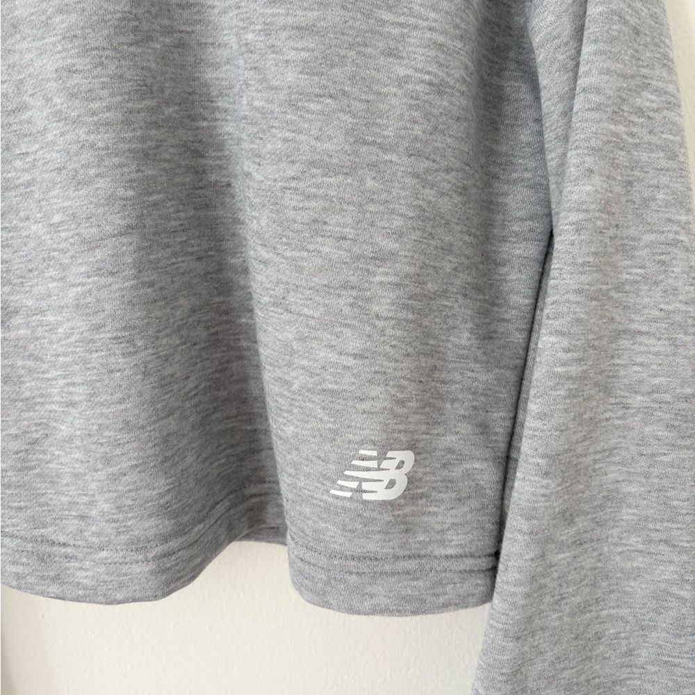 New Balance Gray Mock Neck Cropped Logo Long Sleeve Pullover Size Small - Picture 2 of 6